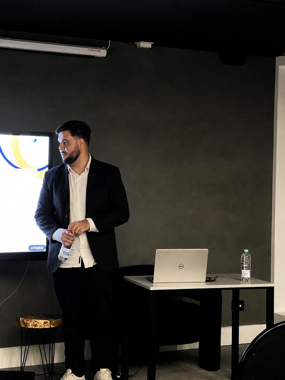 Gabriel Guelles em apresentação estratégica